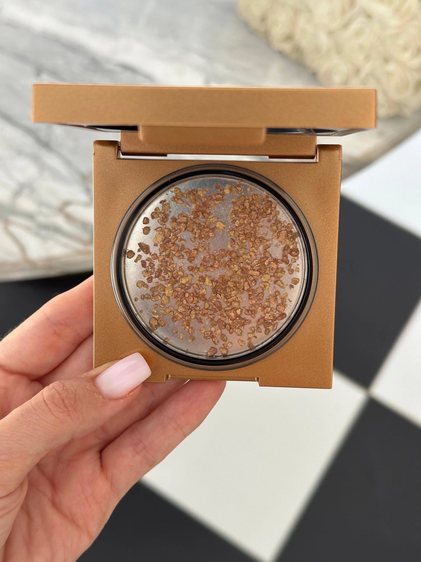 Huda Beauty Empowered Face Gloss Highlighting Dew