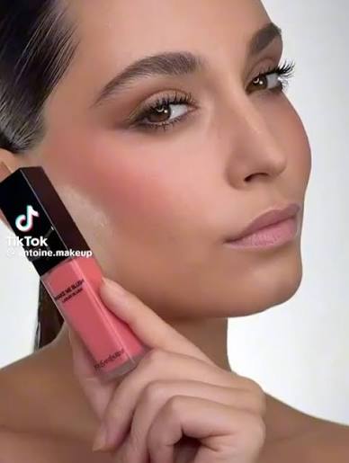 Yves Saint Laurent  Make Me Blush 12H Blurring Liquid Blush