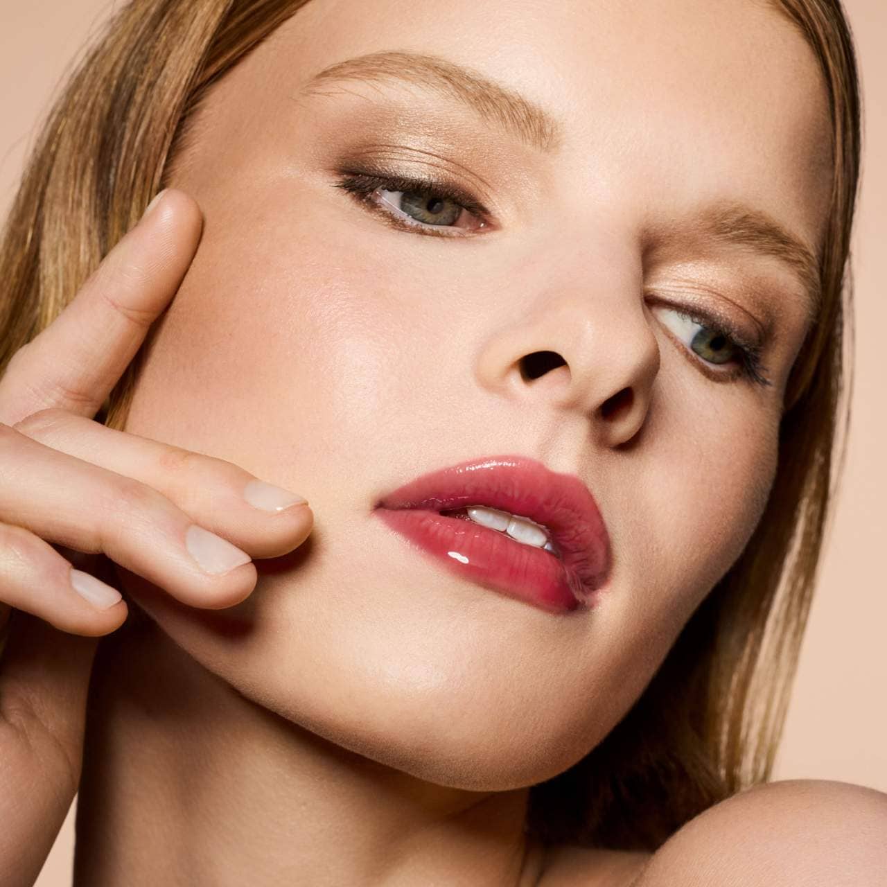 fenty beauty gloss bomb heat in hot cherry