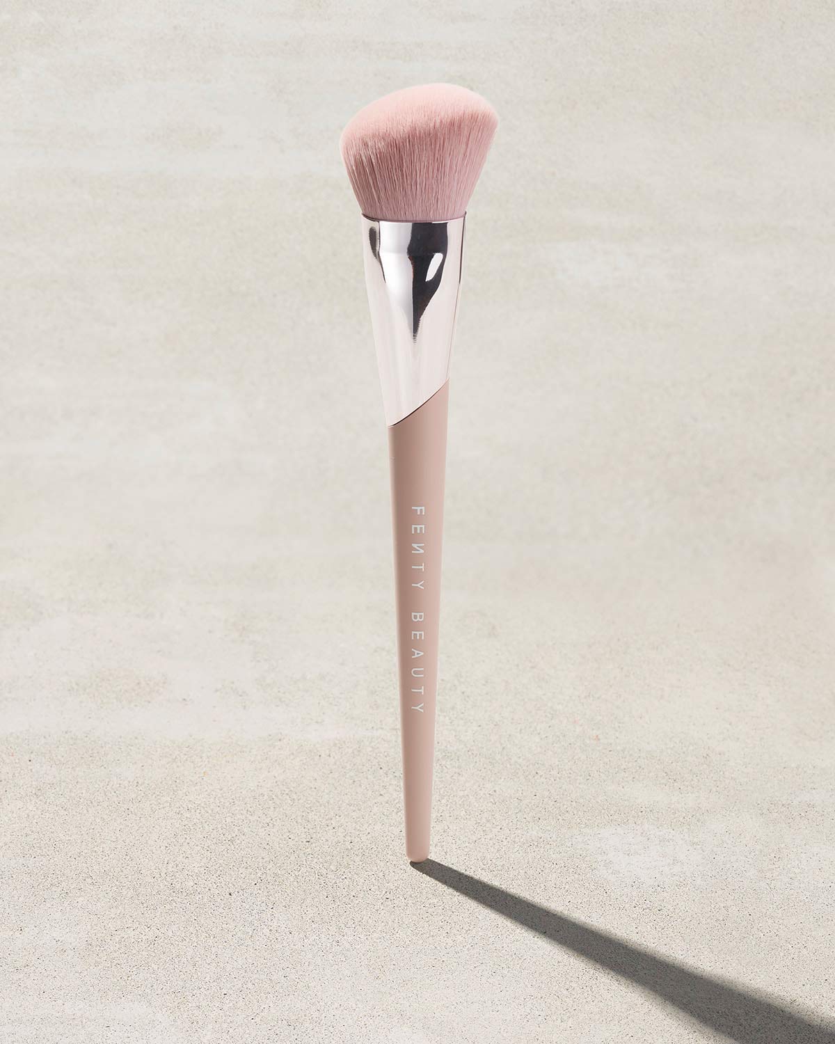 Fenty Beauty by Rihanna Face Shaping Brush 125