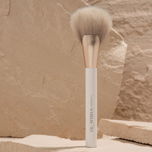 HUDA BEAUTY GloWish Airbrush Finish Skin Tint Brush