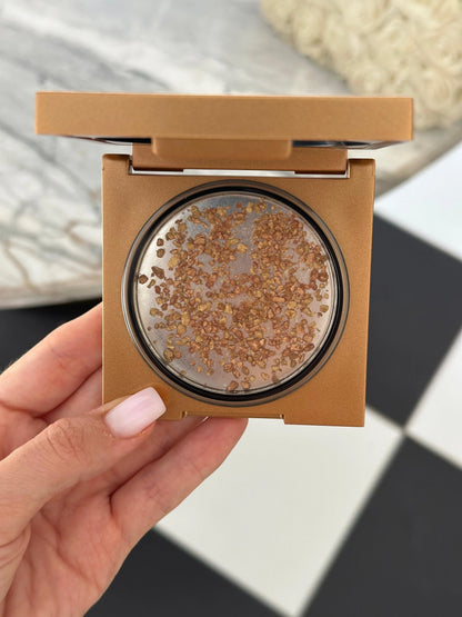 Huda Beauty Empowered Face Gloss Highlighting Dew